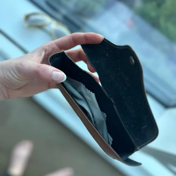 Ray-Ban Aviator Sunglasses with Tan Case and Cloth - Loved Condition - Picture 5 of 13